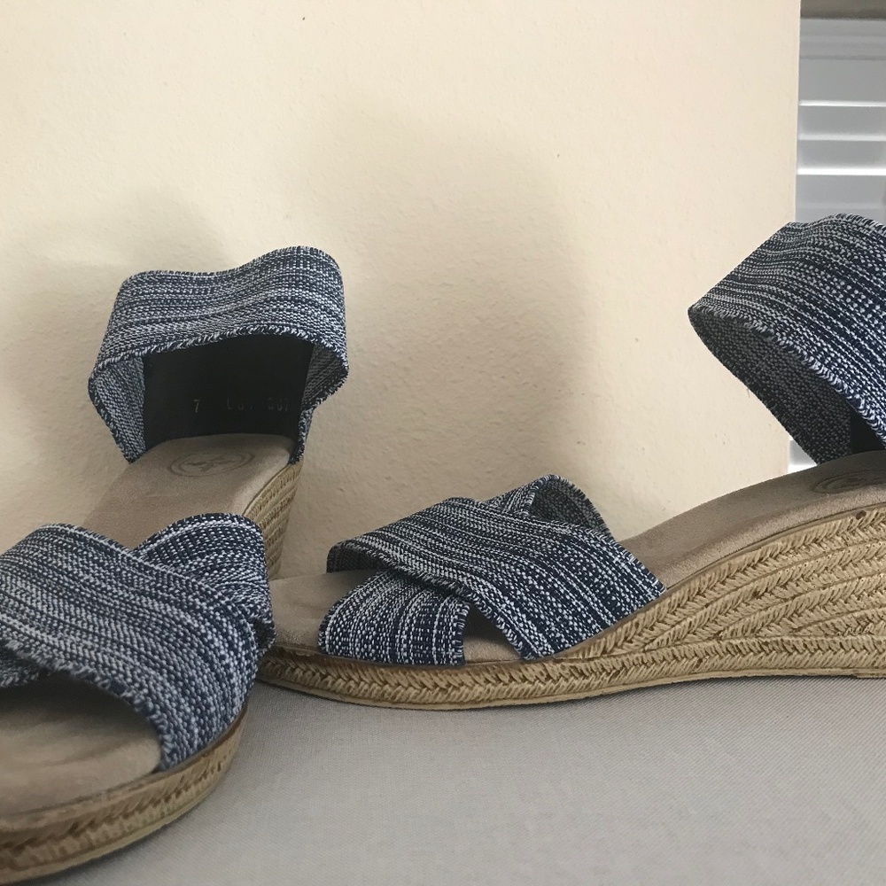 Charleston Shoe Company Canon Wedge Solid Back